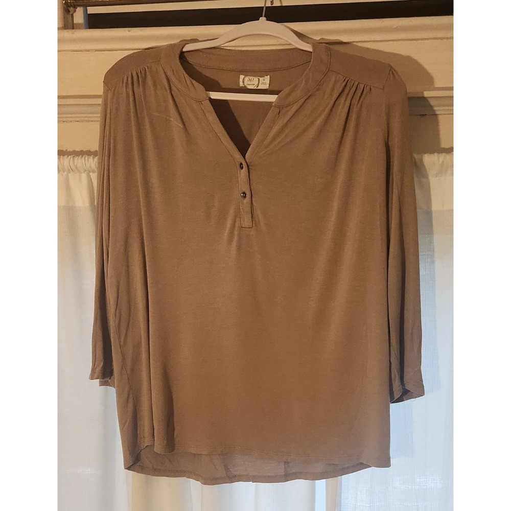 Maurices Taupe Beige V-Neck 3/4 Sleeve Blouse Top Womens Size Medium